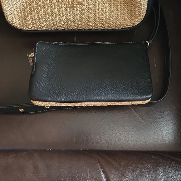 Coach Hadley Straw-Tone Black Pebble Leather Crossbody with Matching Wallet - Picture 2 of 4